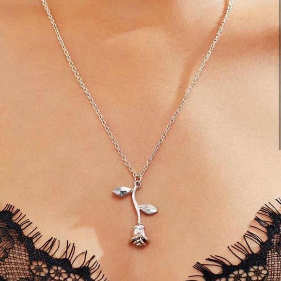 Xochilt Jewelry - Silver rose 🌹 necklace